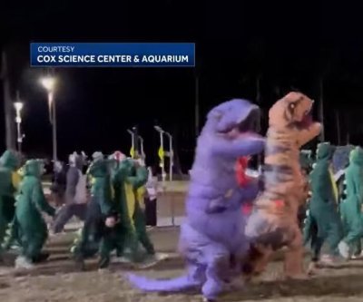Watch: Florida museum gathers 468 people in dinosaur costumes