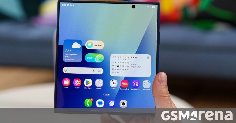 CR: Samsung breaks record for most foldable smartphone shipments in Q3