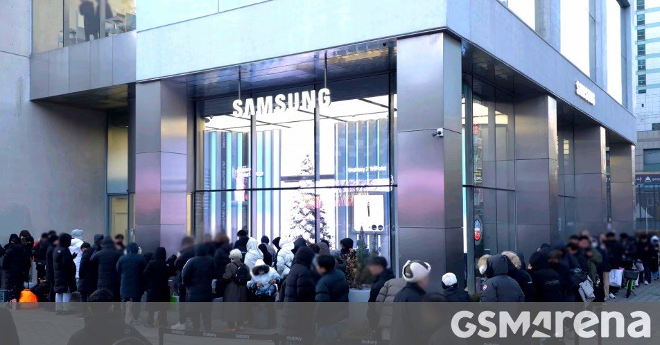 Samsung Galaxy Z TriFold sells out again in Korea, laughably small stock to blame