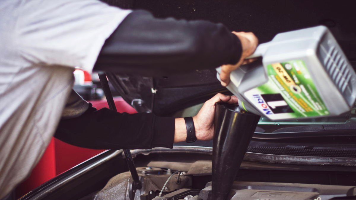 Why It’s Vital To Change Your Car’s Engine Oil