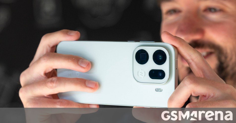 Oppo Find X9s tipped to get dual 200MP cameras